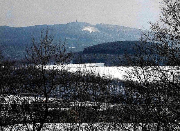 Blick auf den Kindelsberg von Norden (Hömberg 1998, Titelbild).