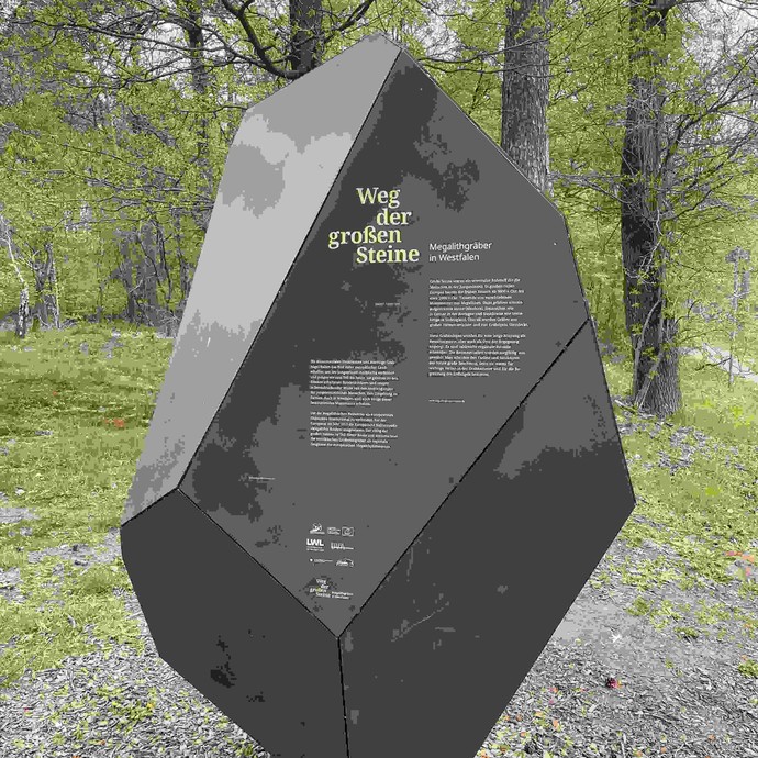 Info-Element des "Wegs der großen Steine" in Heiden, 2021. (vergrößerte Bildansicht wird geöffnet)