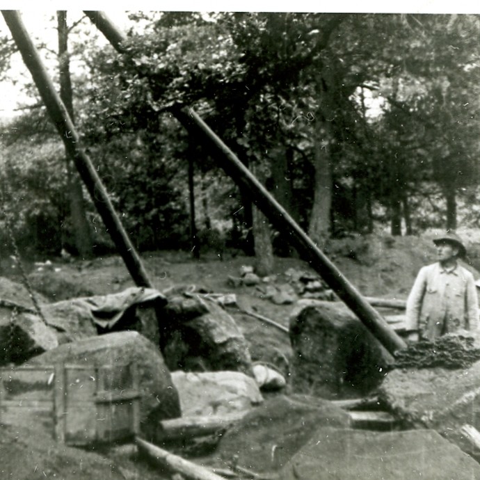 Aufnahme von den Umgestaltungen und Grabungen an den Düwelsteenen 1932. (vergrößerte Bildansicht wird geöffnet)
