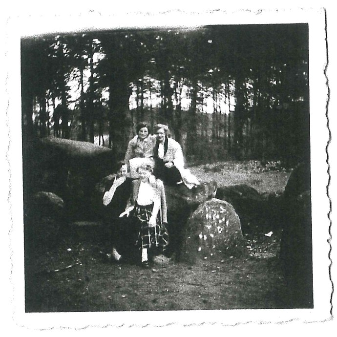 Fotografie der Düwelsteene, 1956. (vergrößerte Bildansicht wird geöffnet)