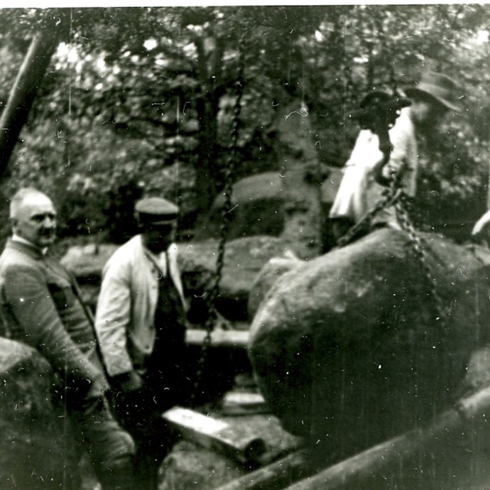 Aufnahme von den Umgestaltungen und Grabungen an den Düwelsteenen 1932. (vergrößerte Bildansicht wird geöffnet)