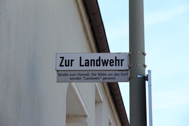 Straßenschild zur Landwehr