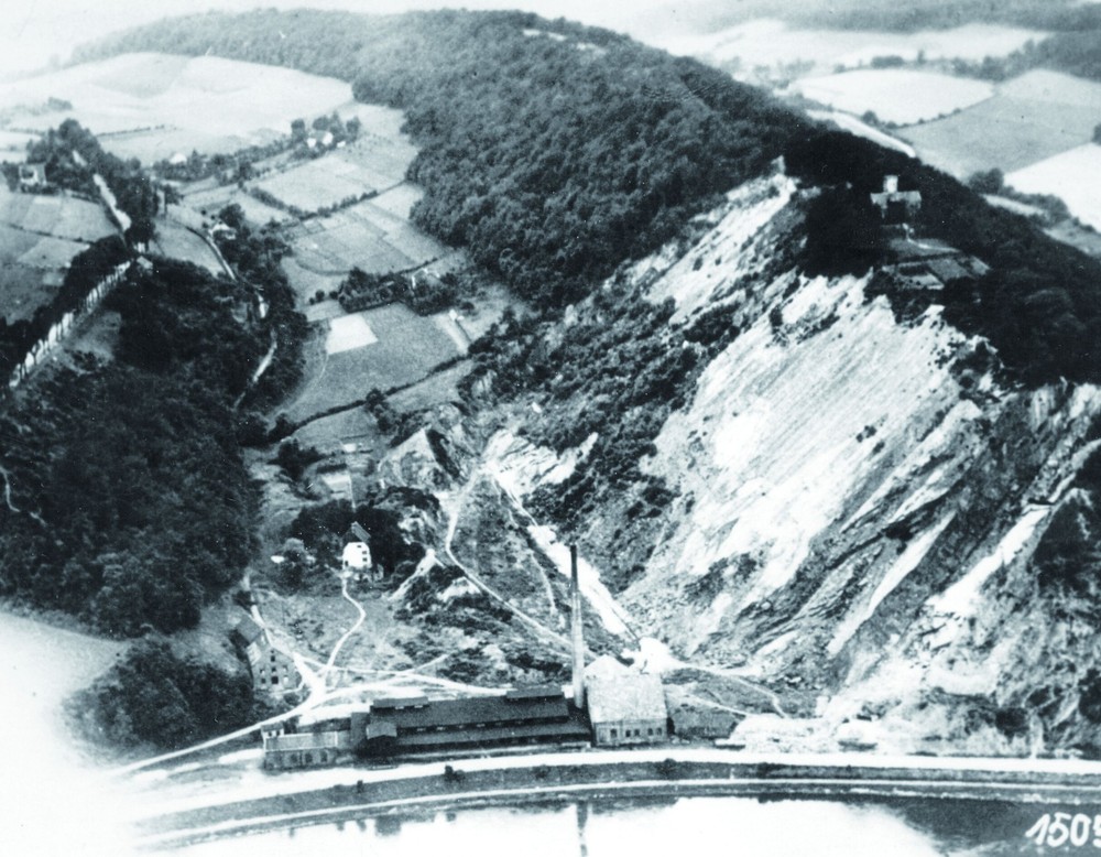 Luftbild des Isenbergs von Nordosten von 1926 (Foto: Verein zur Erhaltung der Isenburg e. V.).