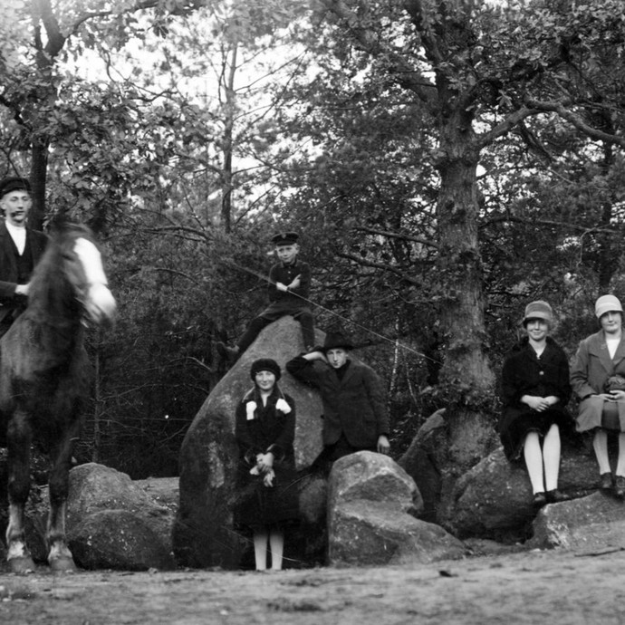 Fotografie der Düwelsteene, 1930. (vergrößerte Bildansicht wird geöffnet)