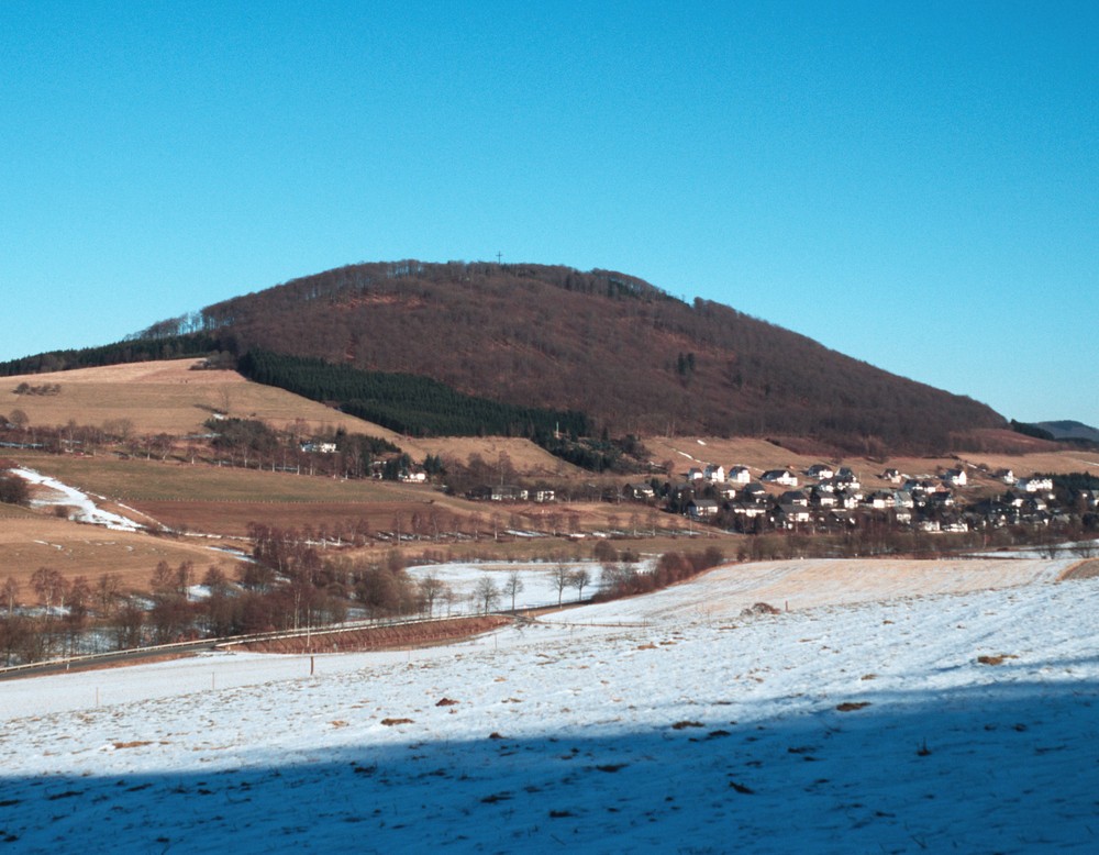 Blick auf den Wilzenberg von Südwesten (LWL-Archäologie für Westfalen/H. Menne).