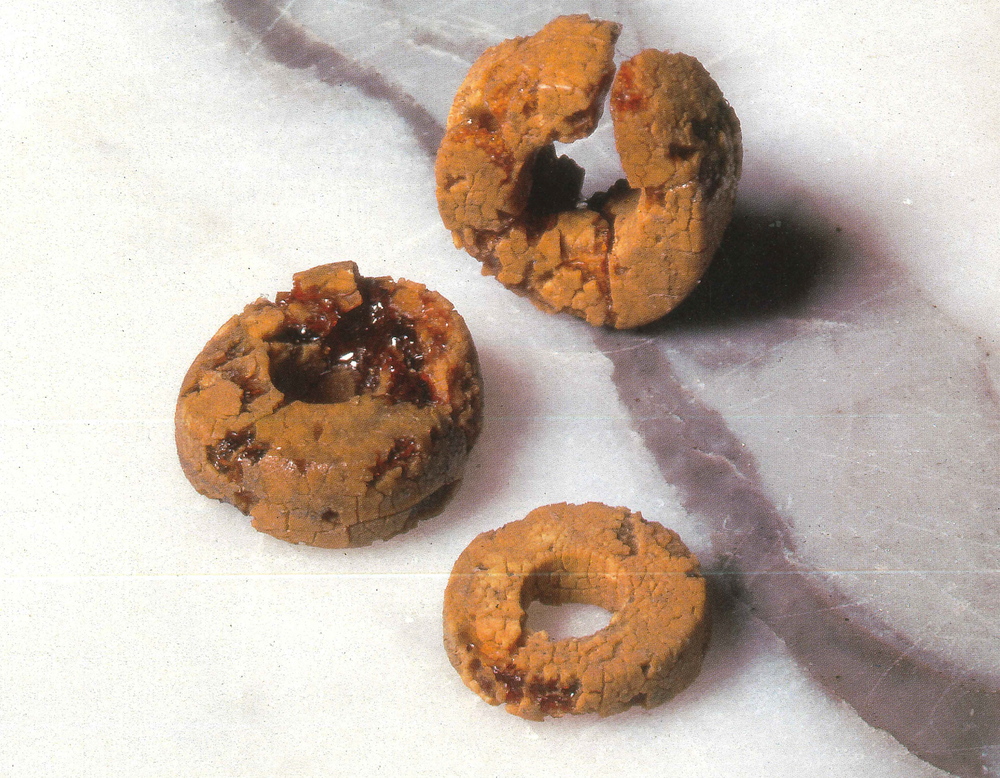 Bernsteinperlen aus Wewelsburg (vergrößert), (Foto: Günther/Viets 1992, 121).