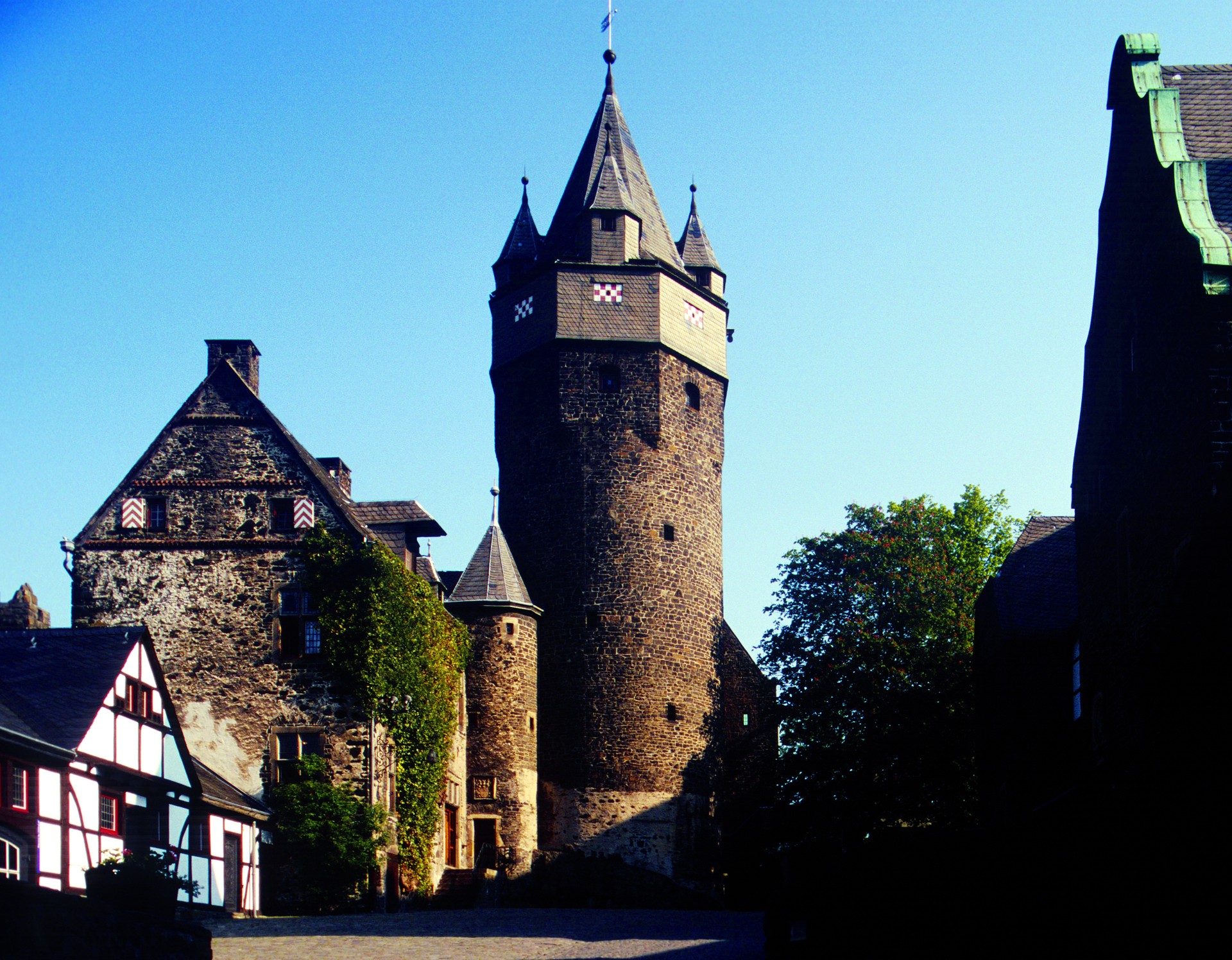 Blick auf den oberen Burghof von Burg Altena (St. Sensen/Museen Burg Altena).