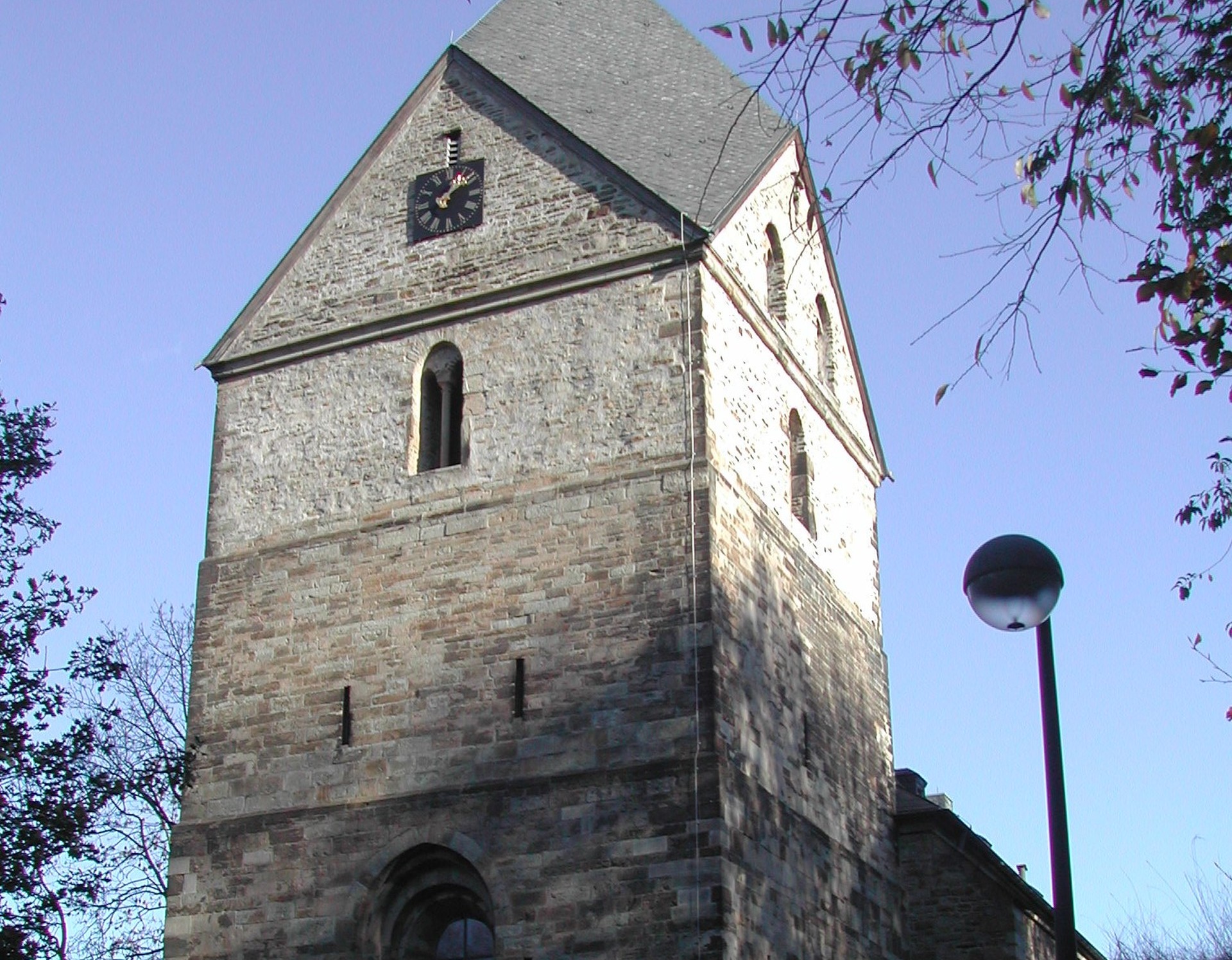 Der romanische Turm der Peterskirche (Altertumskommission für Westfalen/U. Spichal).