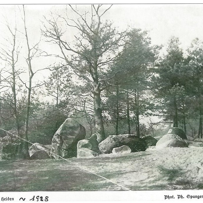 Fotografie der Düwelsteene, 1928. (vergrößerte Bildansicht wird geöffnet)