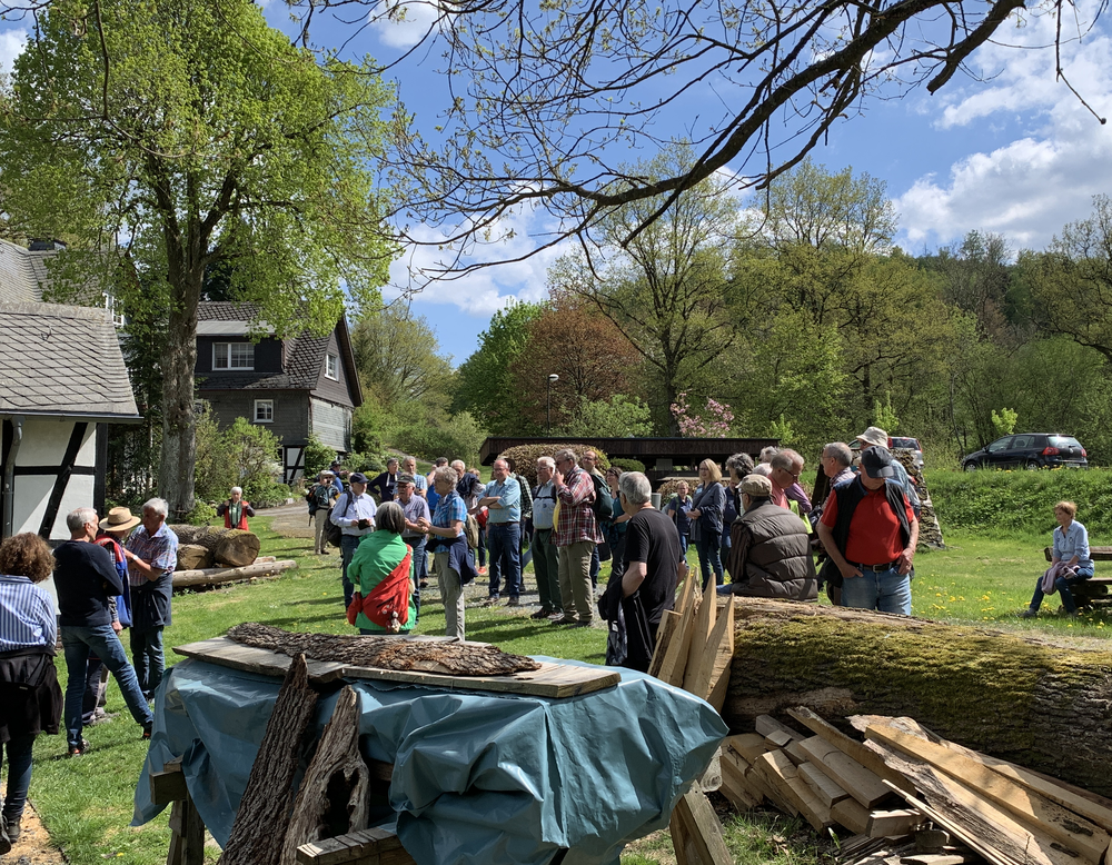 Auf dem Weg kamen die Pilgernden an der Remblinghausener Sägemühle vorbei (Foto: AKo/Reck).