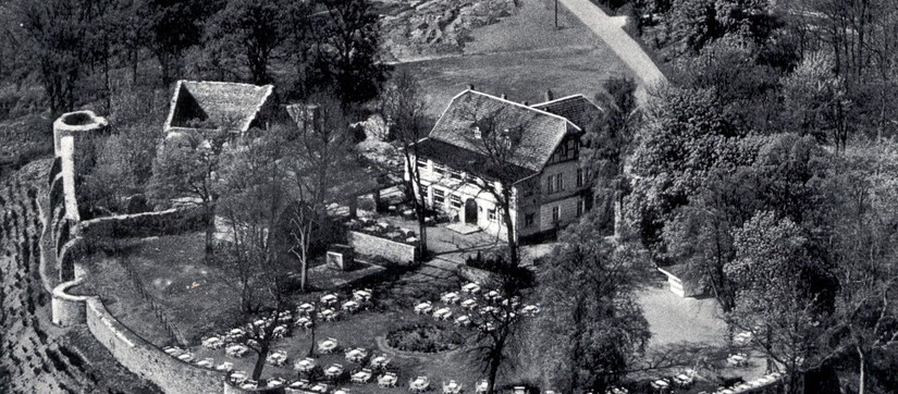Luftbild der Burg Vlotho von Südosten um 1960 (Westdt. Luftfoto, Bremen).