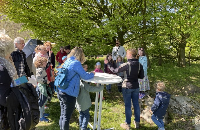 Kinderführung am Grab.