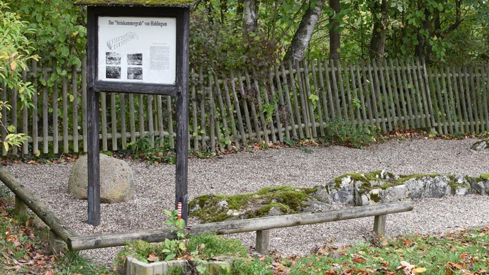 Die Steinkiste in Soest-Hiddingsen (Foto: Altertumskommission/L. Klinke). Die Steinkiste in Soest-Hiddingsen (Foto: Altertumskommission/L. Klinke).