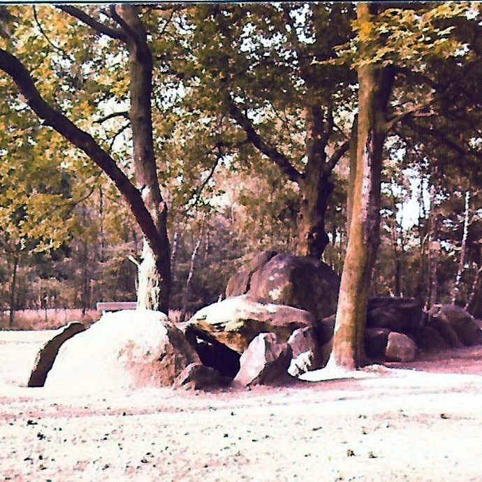Fotografie der Düwelsteene, 1975. (vergrößerte Bildansicht wird geöffnet)