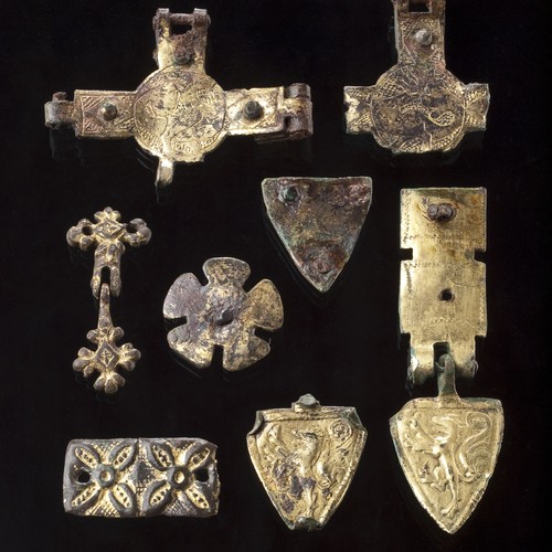 Verglodete Buntmetallobjekte von der Falkenburg (LWL-AfW/Brentführer).