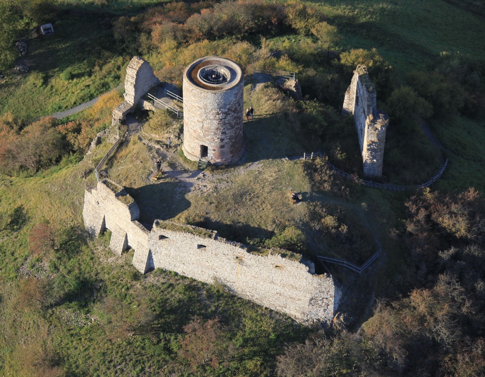 Gesamtansicht der Ruine auf dem Desenberg (H.-W. Peine).