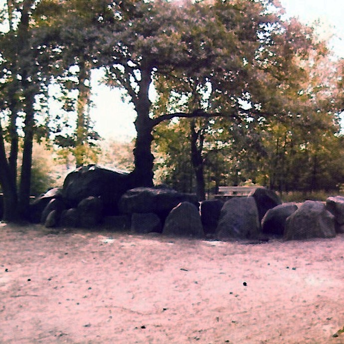 Fotografie der Düwelsteene, 1975. (vergrößerte Bildansicht wird geöffnet)